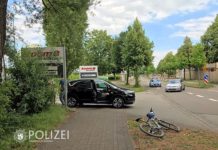 Auto kollidiert mit Fahrrad