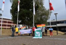 Für eine Welt ohne Atomwaffen – Flagge der „Mayors for Peace“ am Rathaus gehisst