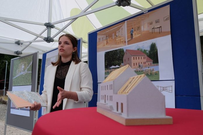 Praesentation_Fhs_Schwarzsohl_2_Foto_Landesforsten_Pohlmeyer_frei_fuer_Presse