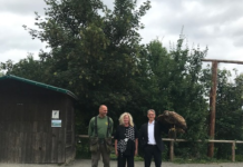 Besuch beim „Patenkind“ – Stadtsparkasse unterstützt Wildpark und Greifvogelzoo Potzberg