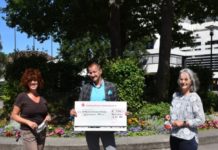 1.150 Euro für die Tafel – Personalrat der Stadtverwaltung gibt Spenden fürs Maskennähen weiter