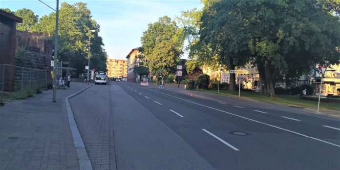 2020-05 Stadtmitte Bild leere Bushaltestelle