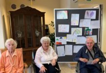 Senioren im Kursana Domizil erhalten Grüße aus der Kita „Auf dem Sess“