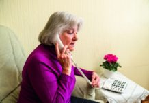 Seniorin macht „kurzen Prozess“ mit Betrügerin