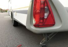 Wohnwagen gestreift und beschädigt – Zeugen gesucht!