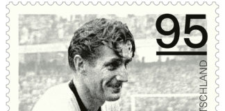 Casimirschloss wird zur Sonderpostfiliale – OB Klaus Weichel stempelt Sondermarke zum Fritz-Walter-Geburtstag