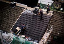 Mehr Geld für Dachdecker gefordert