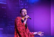Pfalztheater: Wieder da: Adrienn Cunka in „Tell Me on a Sunday“ ab 13.9.!