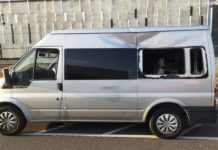 Schwebende Rundeisen treffen Transporter