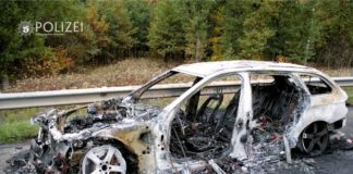 Fahrzeugbrand führt zu Vollsperrung