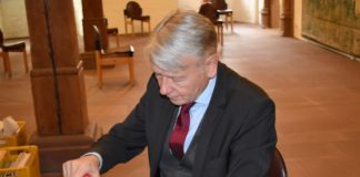 Oberbürgermeister Weichel gibt Sonderstempel zum Fritz-Walter-Geburtstag aus