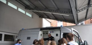 Schülerinnen und Schüler zum Schnuppertag bei der Polizei