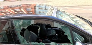 Scheibe an Auto eingeschlagen – Zeugen gesucht!