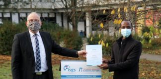 Student aus Ruanda für besonders gute akademische Leistungen geehrt