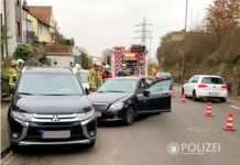 Gegen geparktes Auto gekracht