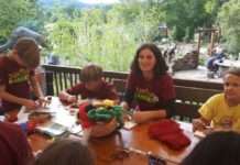 Junge Entdecker und Entdeckerinnen im Pfälzerwald