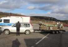 Überladenes Fahrzeuggespann aus dem Verkehr gezogen