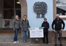 Zwei Linden Grundschule gewinnt 10.000 Euro bei DEVK-Verlosung