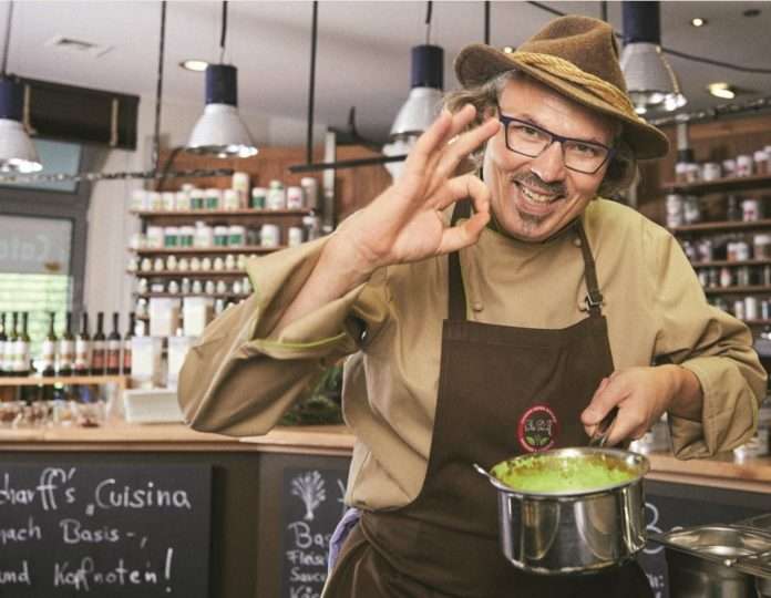 kochend mit ok Zeichen 2019