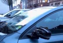 Spiegel abgefahren und aus dem Staub gemacht – Zeugen gesucht!