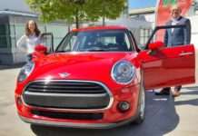 Kunde der Sparkasse Kaiserslautern gewinnt Auto beim PS-Sparen