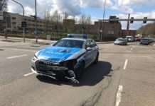Zusammenstoß mit Polizeiauto – Sachschaden von mindestens 25.000 Euro