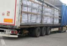 Sattelzug völlig verkehrsunsicher auf der Autobahn unterwegs!