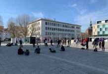 Kundgebung gegen Querdenker und Ausgangssperren