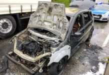 Opelkreisel: Auto fängt während der Fahrt an zu brennen