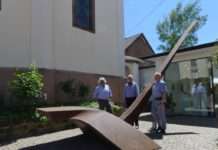 Ein Bernhard für die Pfalz – Bezirkstagsvorsitzender besucht Plastik im KunstKabinett in Tiefenthal