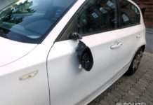 Mittellinie überfahren – Auto gestreift