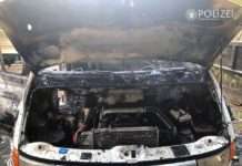 Transporter brennt aus und wurde komplett zerstört