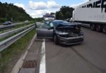 Pkw beim Fahrstreifenwechsel übersehen – Fahrer leicht verletzt