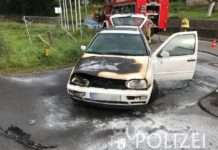 Auto fängt an zu brennen – Feuerwehr konnte den Brand zügig löschen