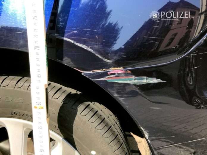 pol-ppwp-gesucht-rotes-fahrzeug-mit-gr-ner-aufschrift