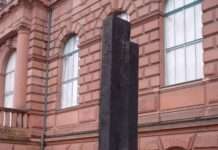 Hans Steinbrenners „Große Figur“ – mpk bietet Kunstwerk des Monats und Treffen mit Freunden an