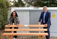 Neue Bank in KL-Erlenbach lädt Wanderer wieder zum Rasten ein