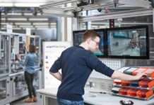 Der Mensch kehrt zurück in die Produktionshalle