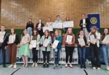 Zwischen den Stühlen – Lesung in der Pfalzbibliothek mit Schülerinnen