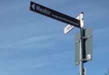 Bännjerrück: Hinweis auf Menhir – Weitere Anregung aus Stadtbege(h)gnung umgesetzt