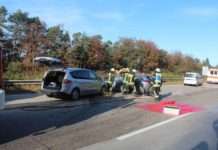 Schwerer Verkehrsunfall durch fehlerhaften Fahrstreifenwechsel – Rettungshubschrauber und Feuerwehr im Einsatz