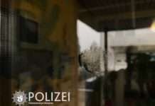 Kita-Tür beschädigt – Zeugen gesucht!