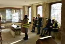 Angehende Architekten arbeiten im Ahrtal