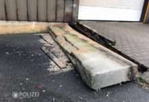 Kollision mit Mauer – Fahrer flüchtet