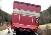 Bereich Johanniskreuz: Lkw mit Kran geborgen