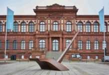 Franz Bernhards „Aufragende“ – mpk lädt zum Kunstwerk des Monats ein