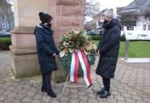 „Gegen das Vergessen“ – Kranzniederlegung auf dem Synagogenplatz