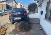 Auto macht sich selbstständig – circa 200 Meter gerollt