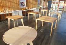 Tische kommen für guten Zweck unter den Hammer