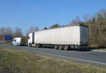 Sattelzug ohne Bremsen auf der Autobahn 6 in Richtung Saarbrücken unterwegs